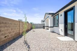 2B2B Getaway | Pool, Comfy Beds & Free Parking - Image 4
