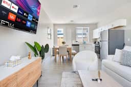 2B2B Getaway | Pool, Comfy Beds & Free Parking - Image 3