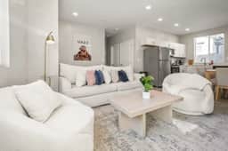 Glendale Comfort Stay | Pool • 2B2B Free Parking - Image 5