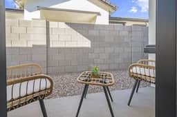 Modern 2BR/3 Beds Poolside Comfort in Glendale - Image 3
