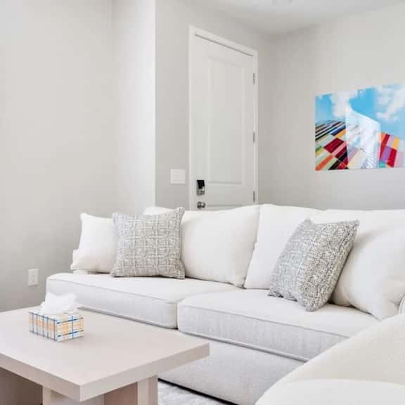 Glendale Comfort Stay | Pool • 2B2B Free Parking - Image 1
