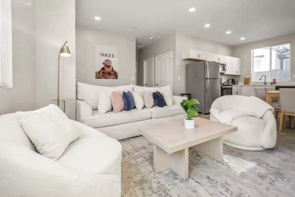 Glendale Comfort Stay | Pool • 2B2B Free Parking - Image 5