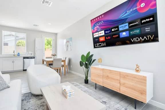 Glendale Comfort Stay | Pool • 2B2B Free Parking - Image 4