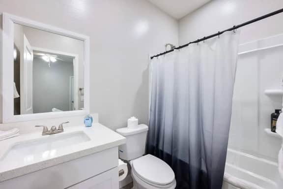 Glendale Comfort Stay | Pool • 2B2B Free Parking - Image 3