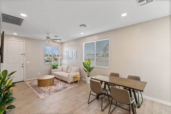 Bright & Cozy 1B1B|Free Parking, Pool & Gym - Image 4