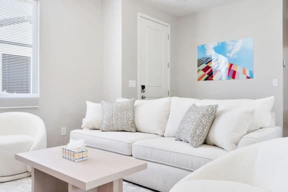 Glendale Comfort Stay | Pool • 2B2B Free Parking - Image 1
